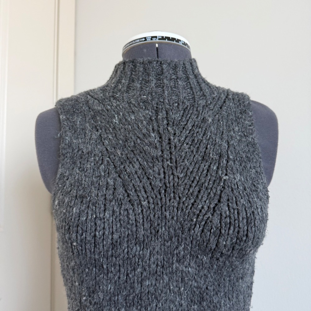 Vintage Y2K Mockneck Sleeveless Chunky Wool Sweater Tank